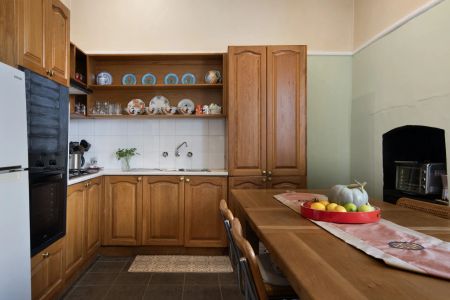 Eaglehawk Cottage filled with character - Photo 5