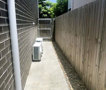 Townhouse - 3 bed, 2 bath, SLUG - Photo 2