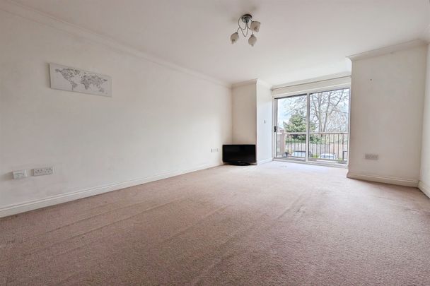 Richmond Gardens, SO17 - Photo 1