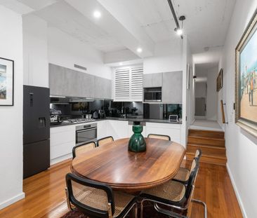 New York-inspired warehouse apartment, steps from James Street - Photo 6