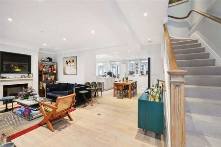 Rarely available, beautifully appointed 3 bedroom maisonette in this wonderful location, just off Marylebone High Street - Photo 3