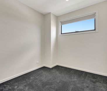 19 Rakia Lane, Fraser Rise VIC 3336 - Townhouse For Rent | Domain - Photo 2