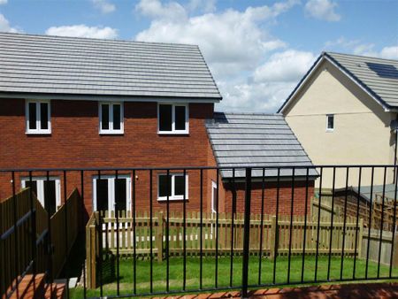 3 bedroom semi-detached house to rent - Photo 5