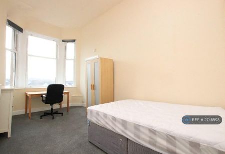 4 bedroom flat to rent - Photo 2