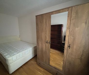 Room in a Shared Flat, Parkview Court, SW18 - Photo 4