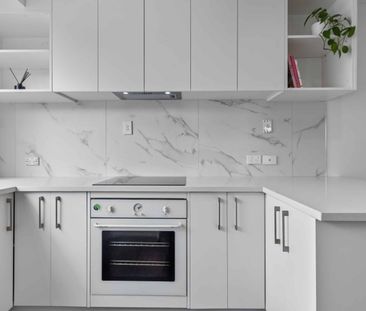 Freshly Renovated 3 Bedroom, 2 Bathroom - Te Atatu South! - Photo 2