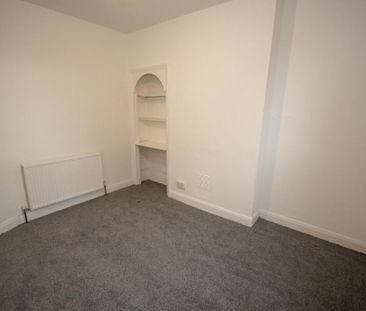 3 bedroom flat to rent - Photo 6