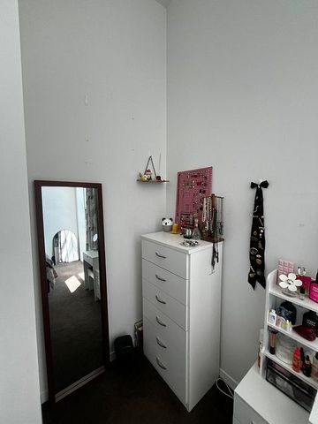 Stylish 3BR Townhouse in Newtown - Photo 5