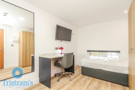 5 bed Apartment for Rent - Photo 2