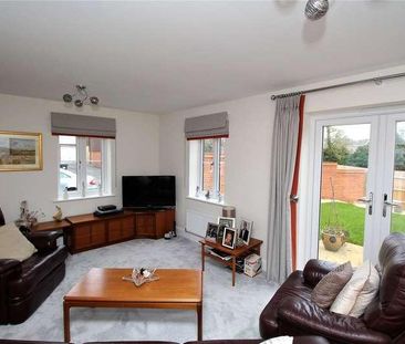 Rowden Way, Alton, Hampshire, GU34 - Photo 5