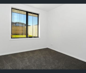 Beautiful Three Bedroom Unit - Photo 4