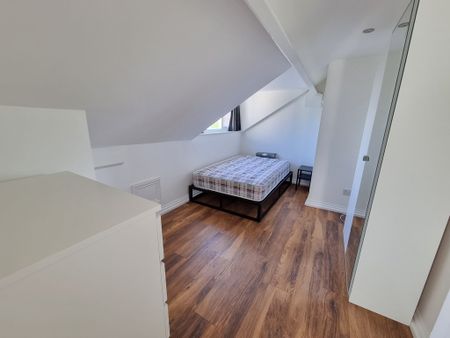 1 Bed Student Accommodation - Photo 3