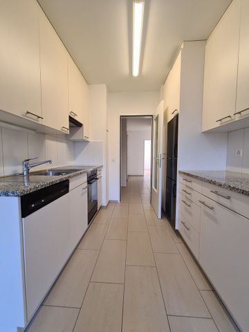 Helle 4.5-Zimmerwohnung an ruhiger Lage in Bottmingen - Photo 2