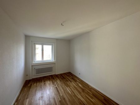 Bel appartement de 4.5 pièces entièrement rénové en 2023 avec balcon ! - Photo 3