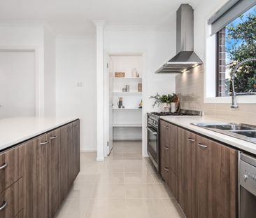 15 Hobart Way, Taylors Hill, Vic 3037 - Photo 3