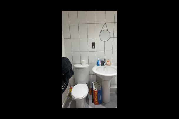 Room in a Shared Flat, Concert St, L1 - Photo 1