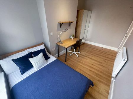 4 bedroom flat to rent - Photo 3