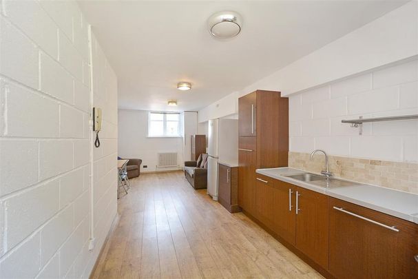 4 bedroom terraced house to rent - Photo 1