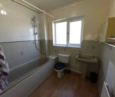1 bedroom ground floor flat to rent - Photo 3