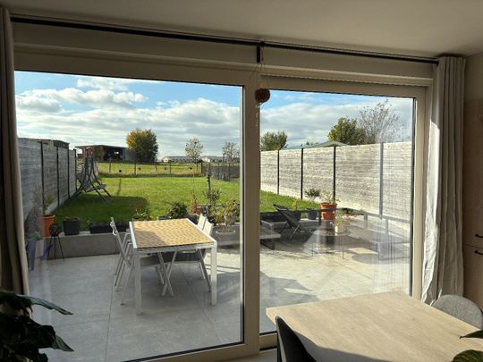 Prachtig gerenoveerde rijwoning met 3 slaapkamers! - Photo 1