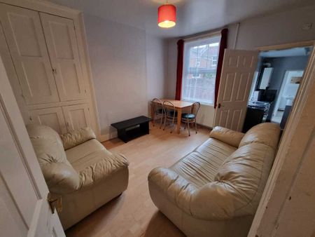 3 Bed Student Accommodation - Photo 4