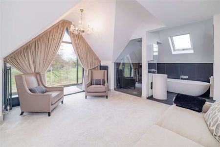 Superb, luxury home with impressive principle suite, beautifully furnished and well located, backing onto Mere Golf Course between Knutsford and Hale - Photo 4