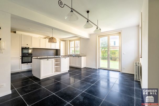 Charmante, ongemeubelde, vrijstaande villa in 2de lijn in het zoute Zoute nabij de zee & tennis - Foto 1