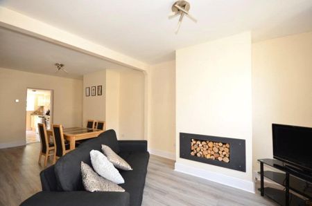 4 bedroom terraced house to rent - Photo 2