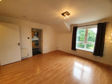 2 bedroom flat to rent - Photo 2