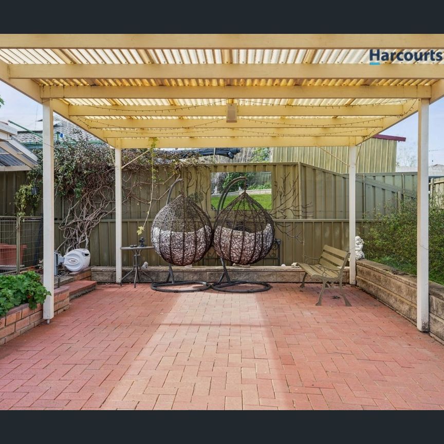 26 Slade Crescent, Hallett Cove, SA 5158 - Photo 1