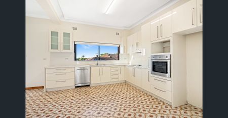 Spacious family home - Photo 5