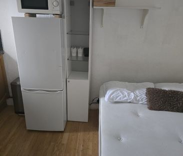 Studio Flat, Alston Road, N18 - Photo 2