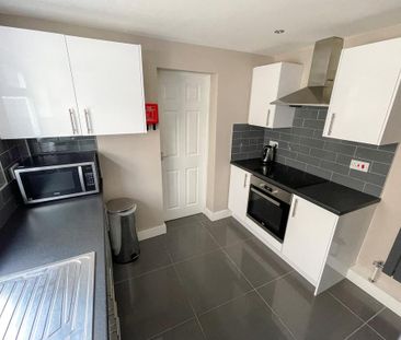 6 bedroom terraced house to rent - Photo 2