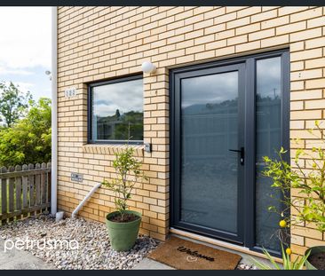 Private Townhouse with Views - Photo 4