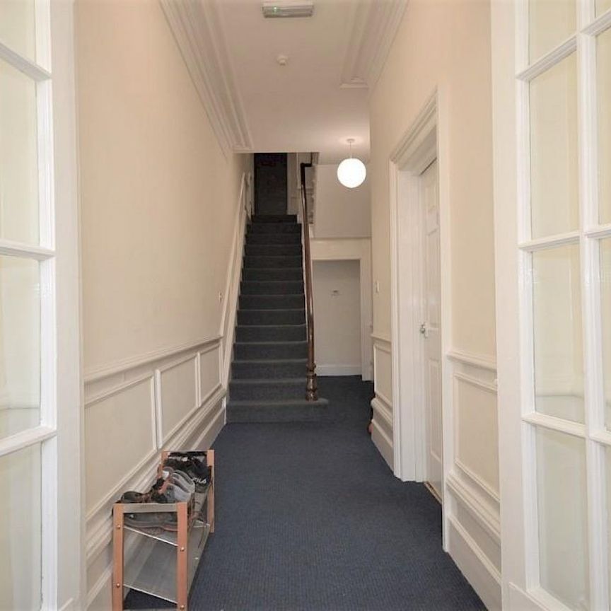 8 bedroom House To Let - Photo 1