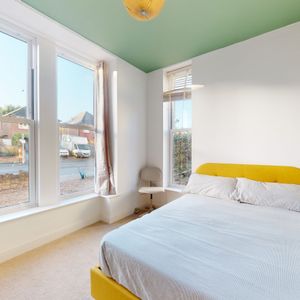 65 Forest Road Flat 1 - Photo 2