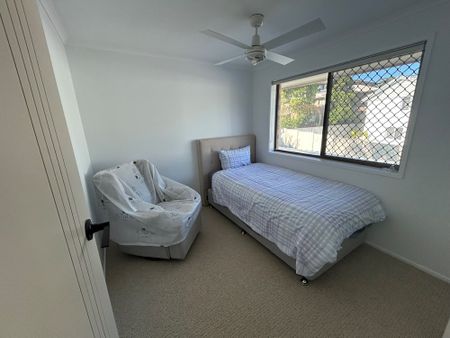 4-bedroom shared house, Murtha Drive - Photo 2