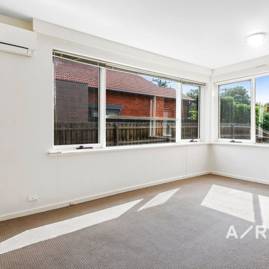 Spacious Two-Bedroom Home in Malvern East - Photo 1