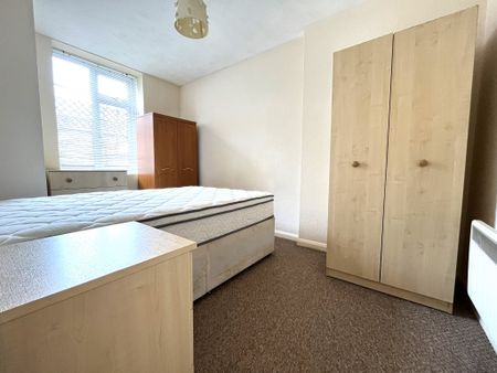 1 bed flat to rent in Westover Road, Bournemouth, BH1 - Photo 3
