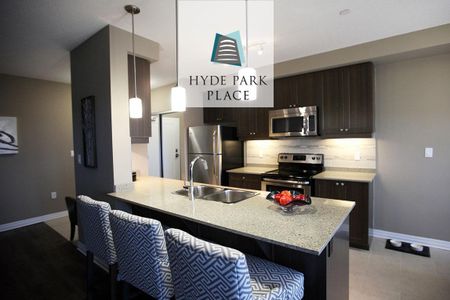 Hyde Park Place (1525) | 2K Royal Grande - Photo 3