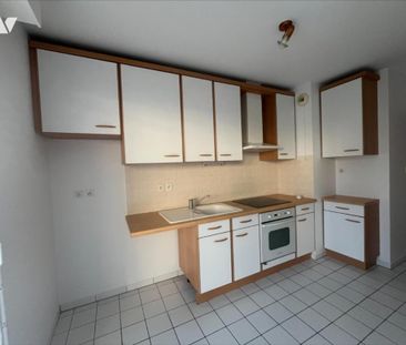 APPARTEMENT T3 - CENTRE BOURG LE RHEU - Photo 2