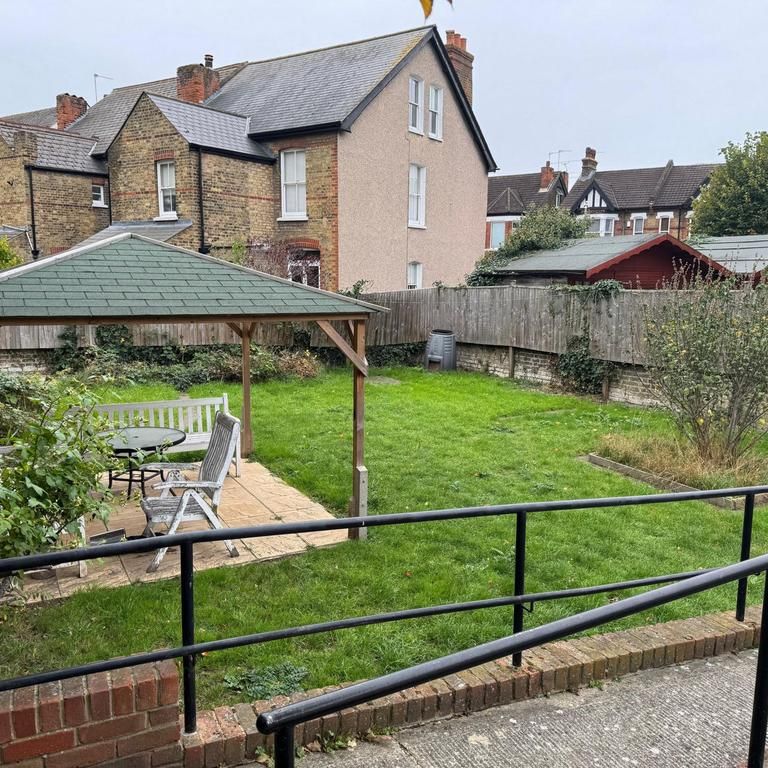 1 bedroom in a house share to rent - Photo 1