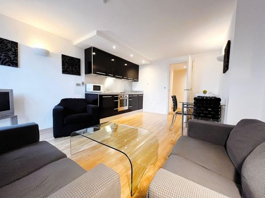 2 bedroom Flat To Let - Photo 1