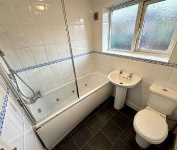 3 bedroom end of terrace house to rent - Photo 5