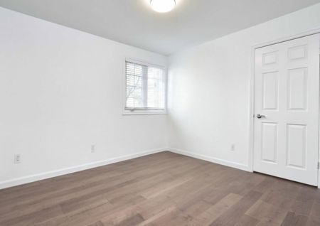 For Lease - 16 Gibbon Drive, Barrie, Ontario - Photo 4