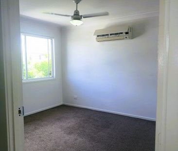 Townhouse - 3 bed, 2 bath, SLUG - Photo 3