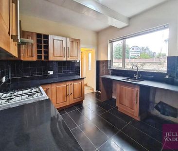 3 bedroom end of terrace house to rent - Photo 1