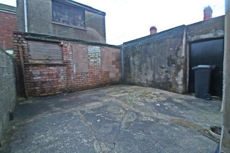 4 bedroom terraced house to rent - Photo 3