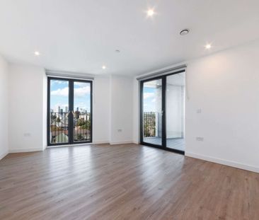 Modern one-bedroom flat in Plaistow with a private balcony, rooftop terrace and excellent transport links. - Photo 1