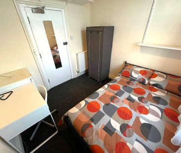 1 bedroom in a house share to rent - Photo 4